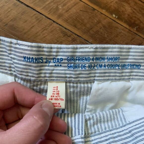 Gap girlfriend 4” black and white striped size 6 shorts - Picture 2 of 3